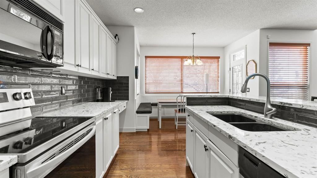 27 Cranwell Close SE, Calgary — photo 4 of 46