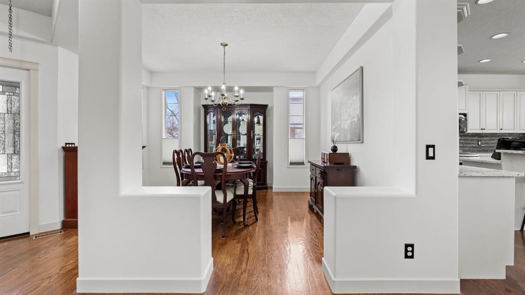 27 Cranwell Close SE, Calgary — photo 5 of 46