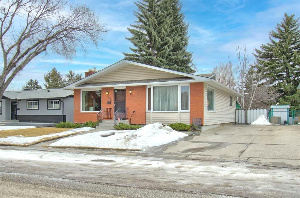 487 Arlington Drive SE, Calgary — main listing photo