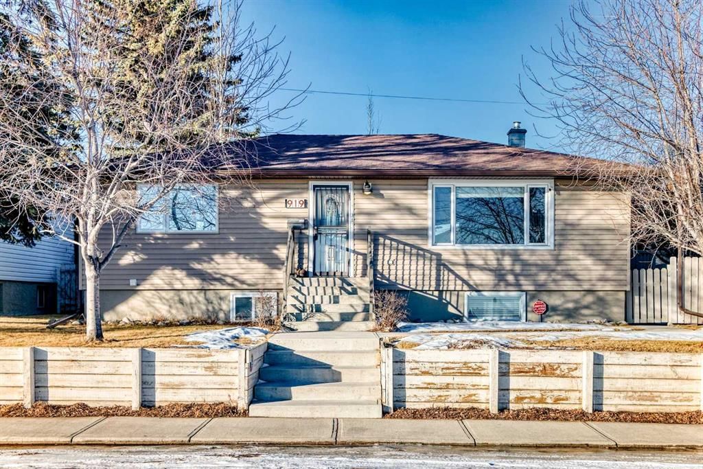 919 Robert Road NE, Calgary — main listing photo