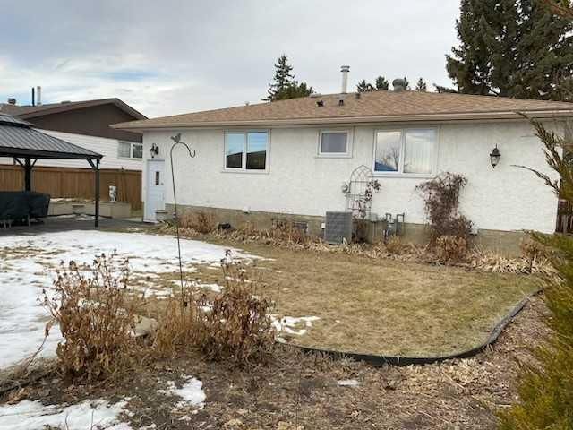 6311 Pineridge Road NE, Calgary — photo 3 of 32