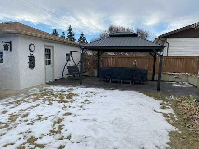 6311 Pineridge Road NE, Calgary — photo 4 of 32