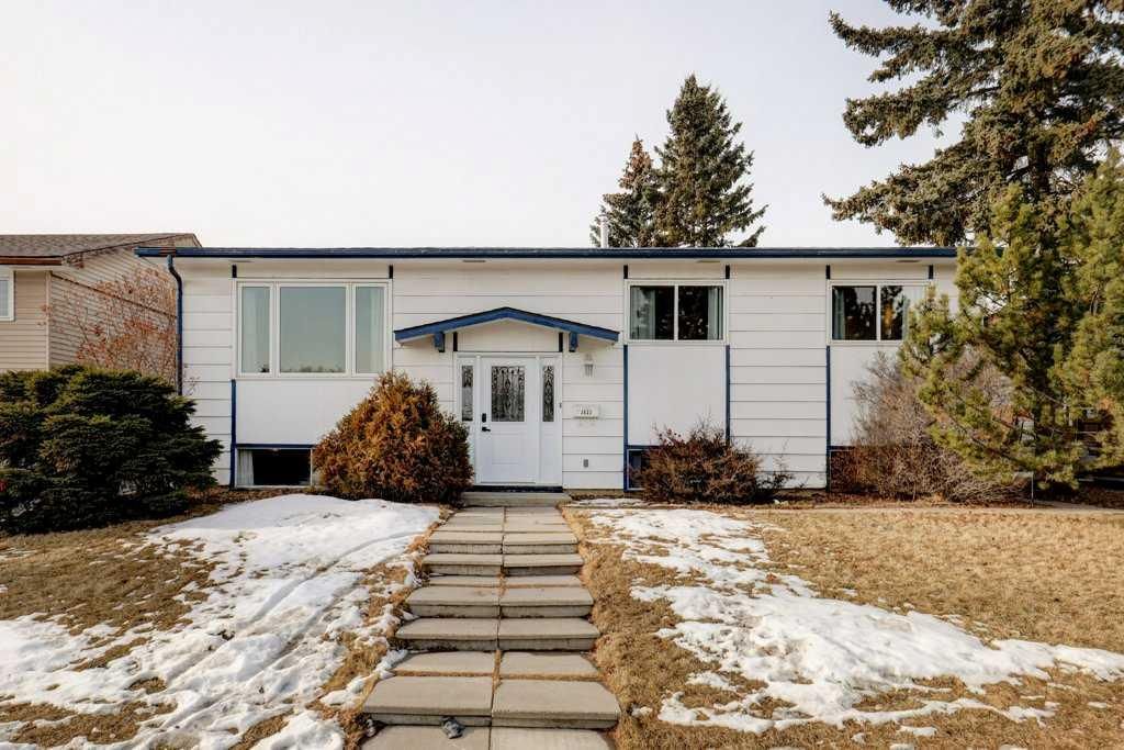 3823 49 Street NE, Calgary — main listing photo