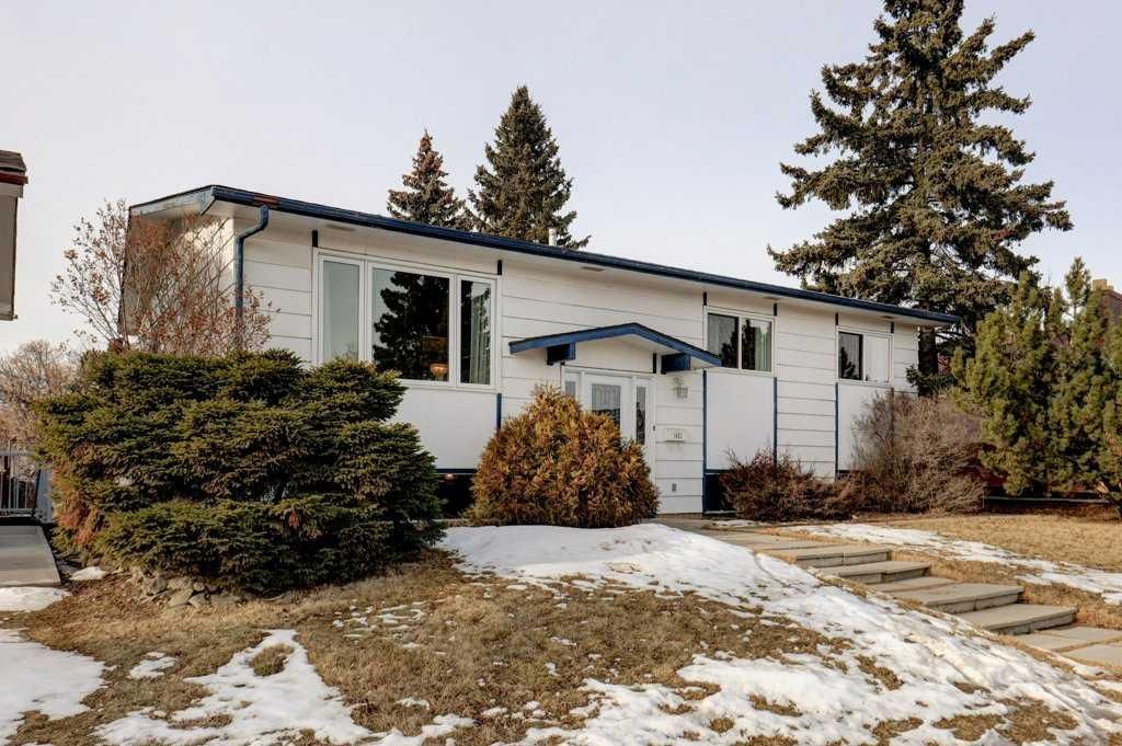 3823 49 Street NE, Calgary — photo 2 of 32