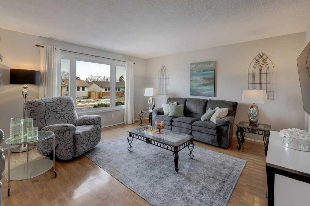 3823 49 Street NE, Calgary — photo 4 of 32