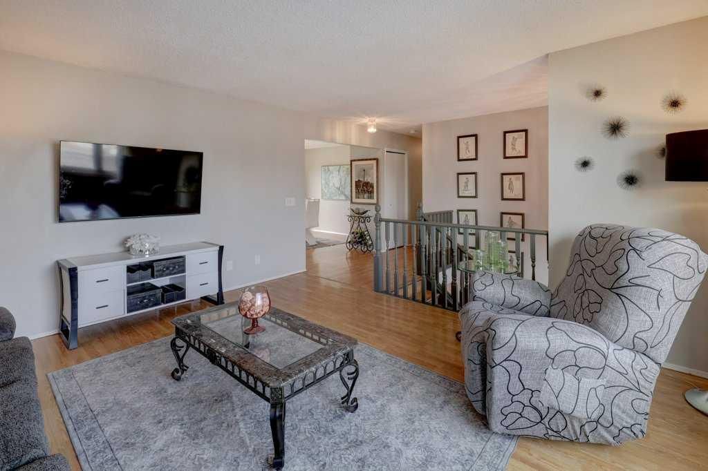 3823 49 Street NE, Calgary — photo 5 of 32