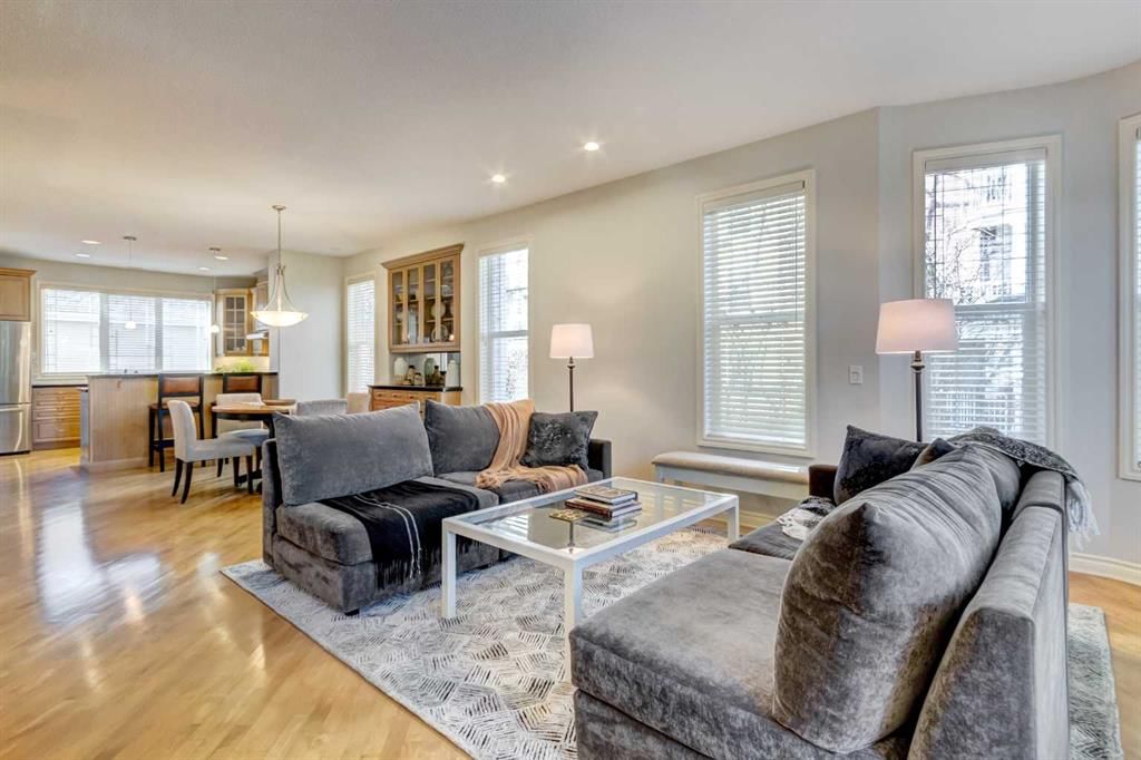 236 Somme Avenue SW, Calgary — photo 2 of 37