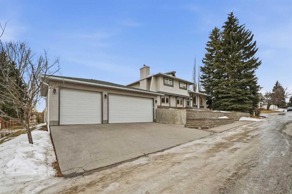 471 Dalmeny Hill NW, Calgary — photo 3 of 29