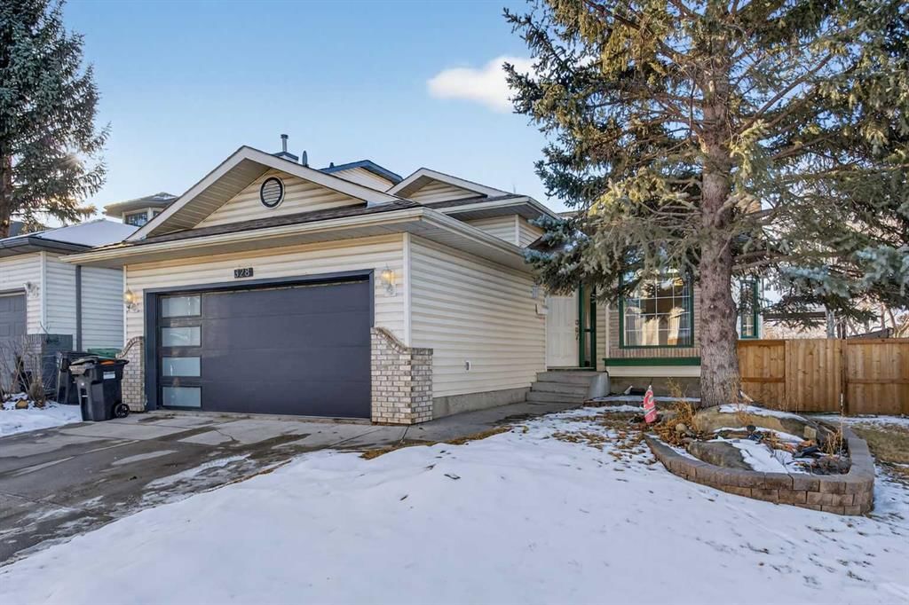 328 Douglas Ridge Close SE, Calgary — photo 2 of 49