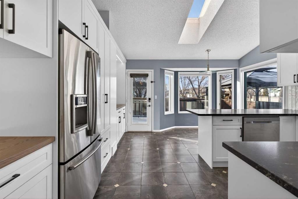 328 Douglas Ridge Close SE, Calgary — photo 5 of 49