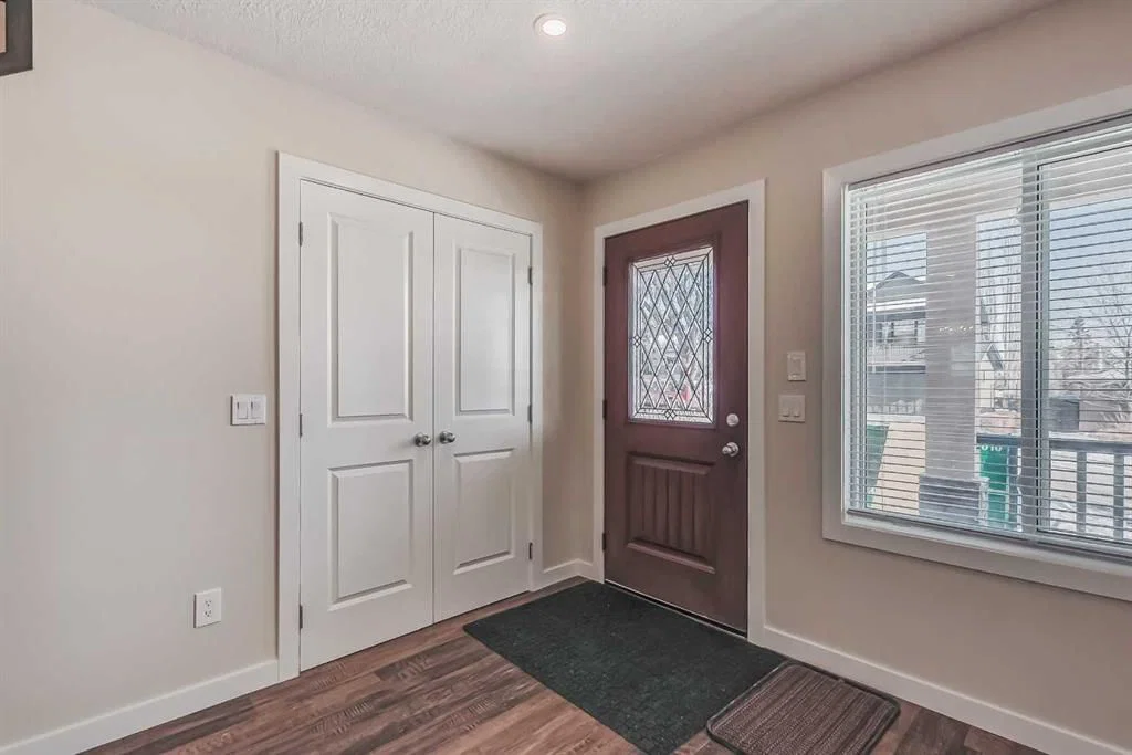 23 Cheltenham Road NW, Calgary — photo 2 of 50