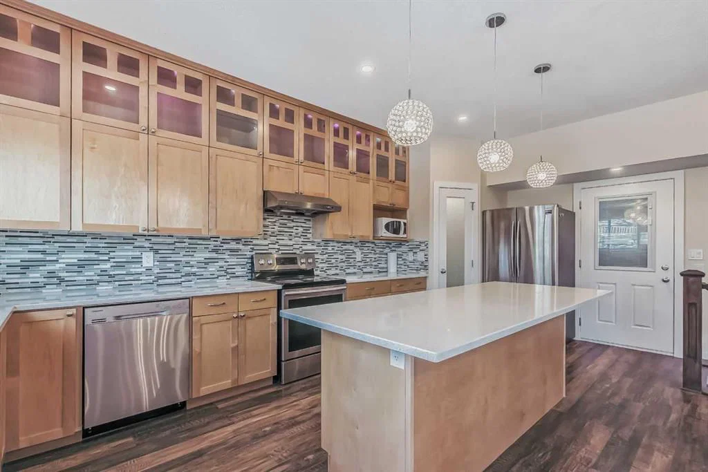 23 Cheltenham Road NW, Calgary — photo 3 of 50