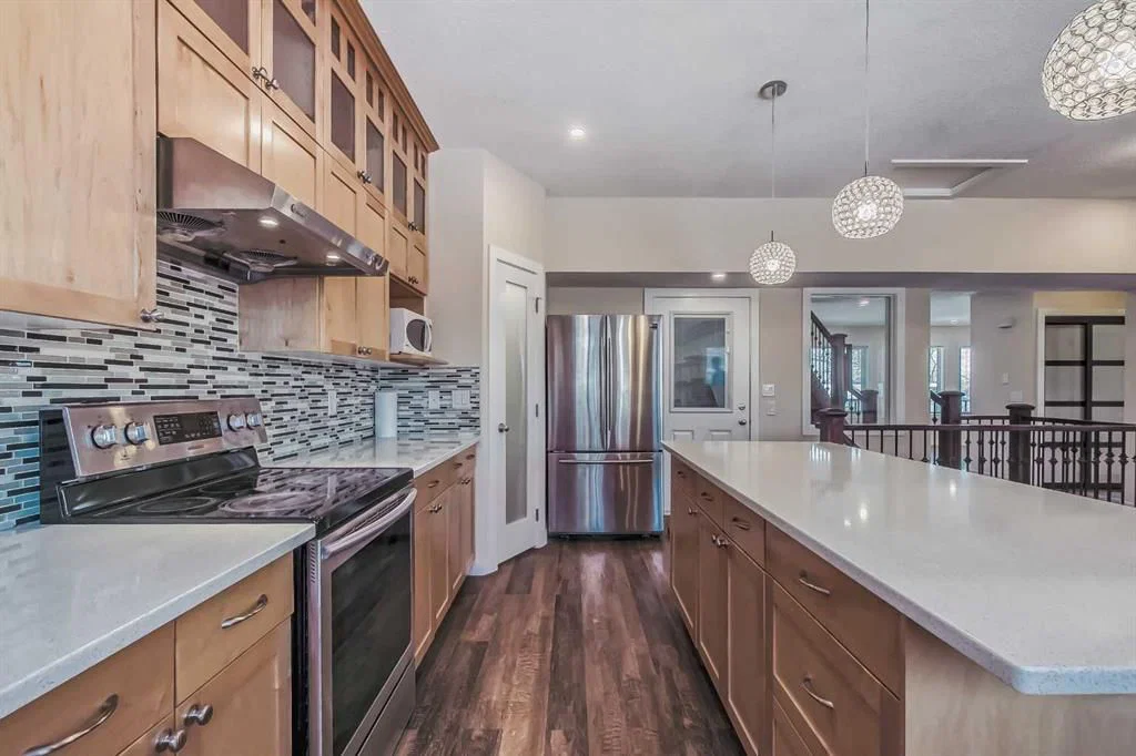 23 Cheltenham Road NW, Calgary — photo 5 of 50