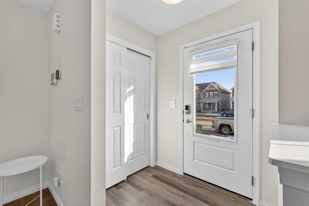 50 Yorkville Boulevard SW, Calgary — photo 2 of 42