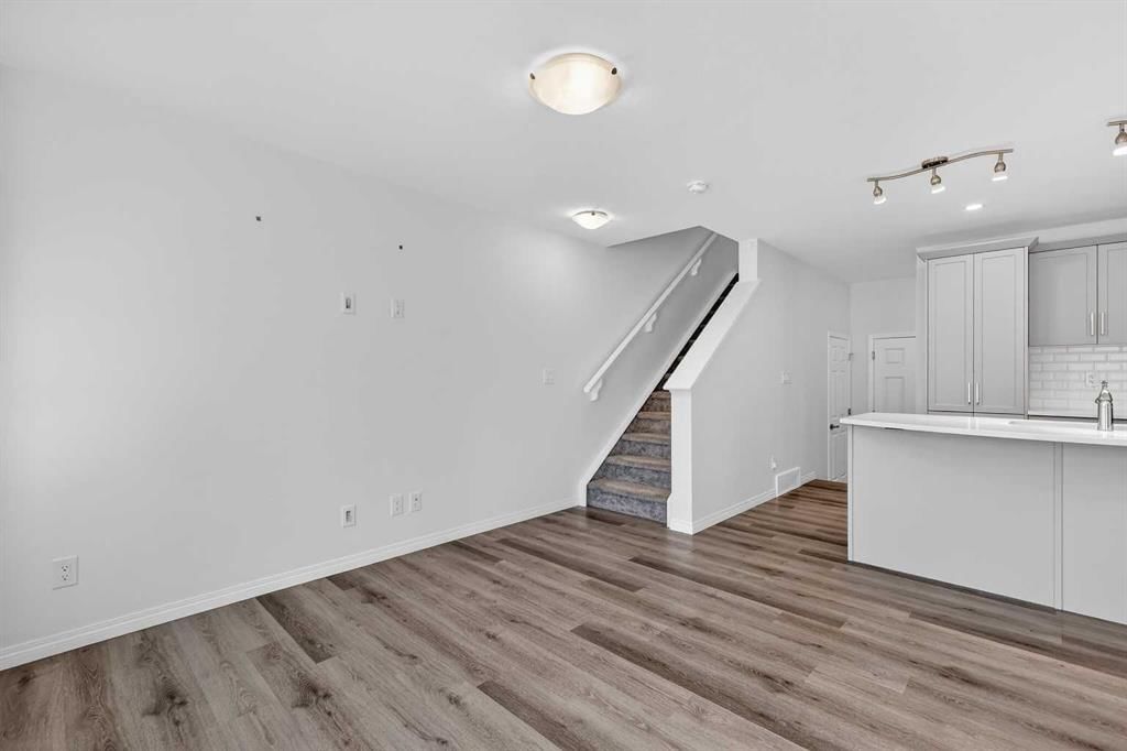 50 Yorkville Boulevard SW, Calgary — photo 3 of 42