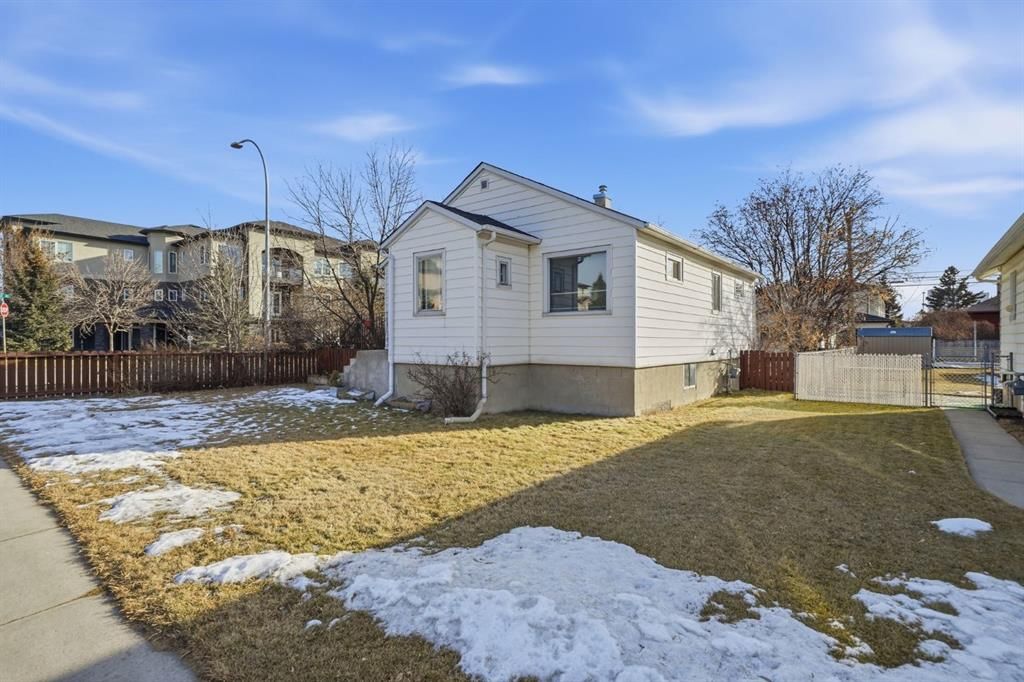 139 20 Avenue NE, Calgary — photo 4 of 9