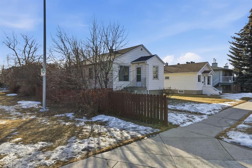 139 20 Avenue NE, Calgary — photo 5 of 9