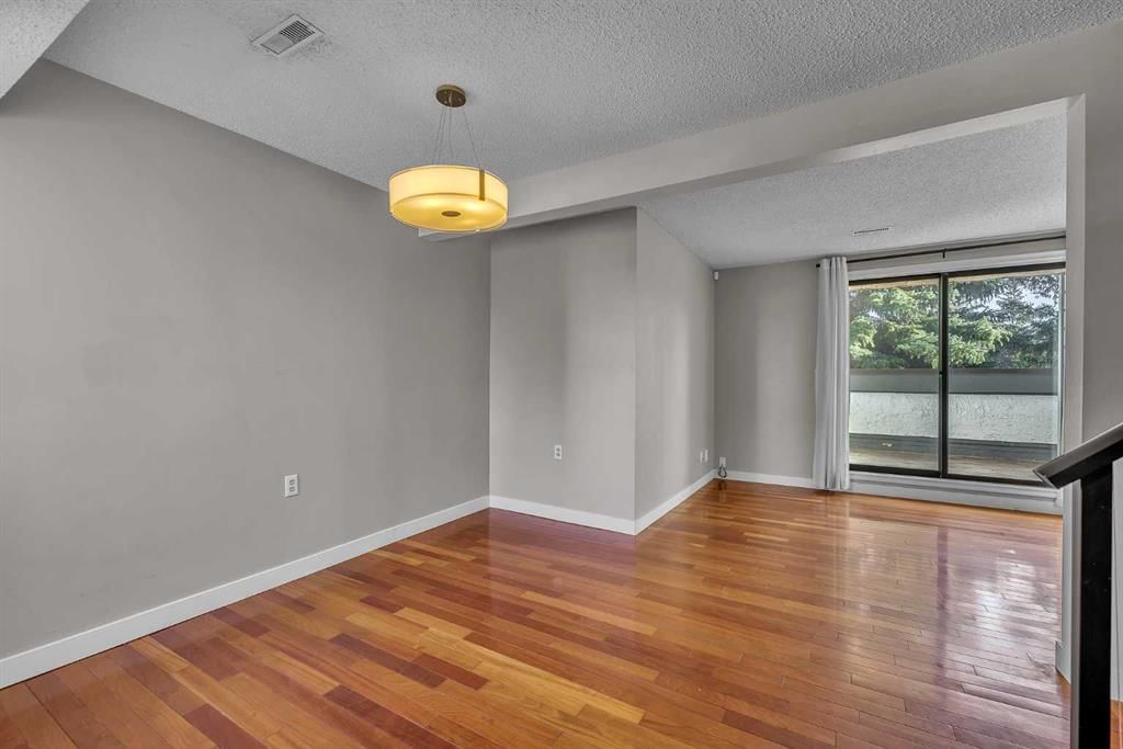 406, 2520 Palliser Drive SW, Calgary — photo 3 of 26