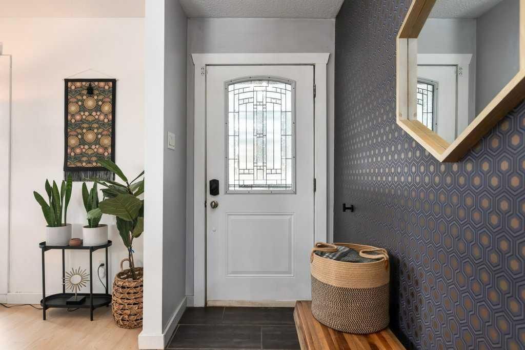 10219 Maplebrook Place SE, Calgary — photo 2 of 44
