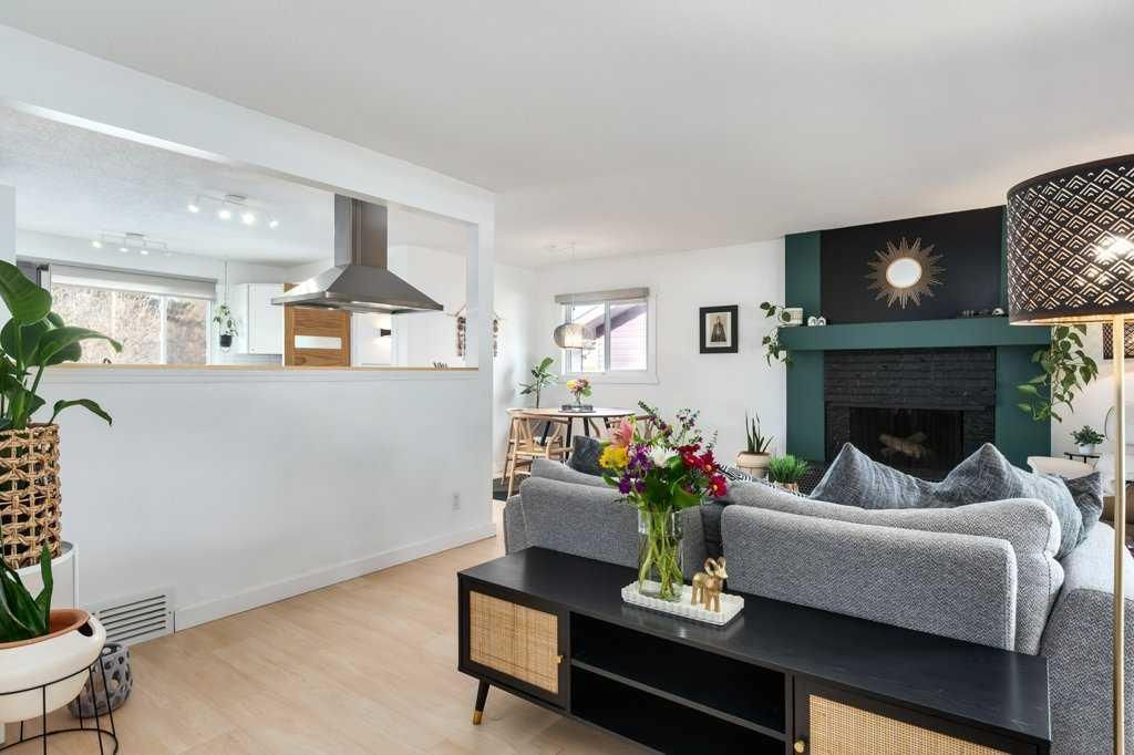 10219 Maplebrook Place SE, Calgary — photo 3 of 44
