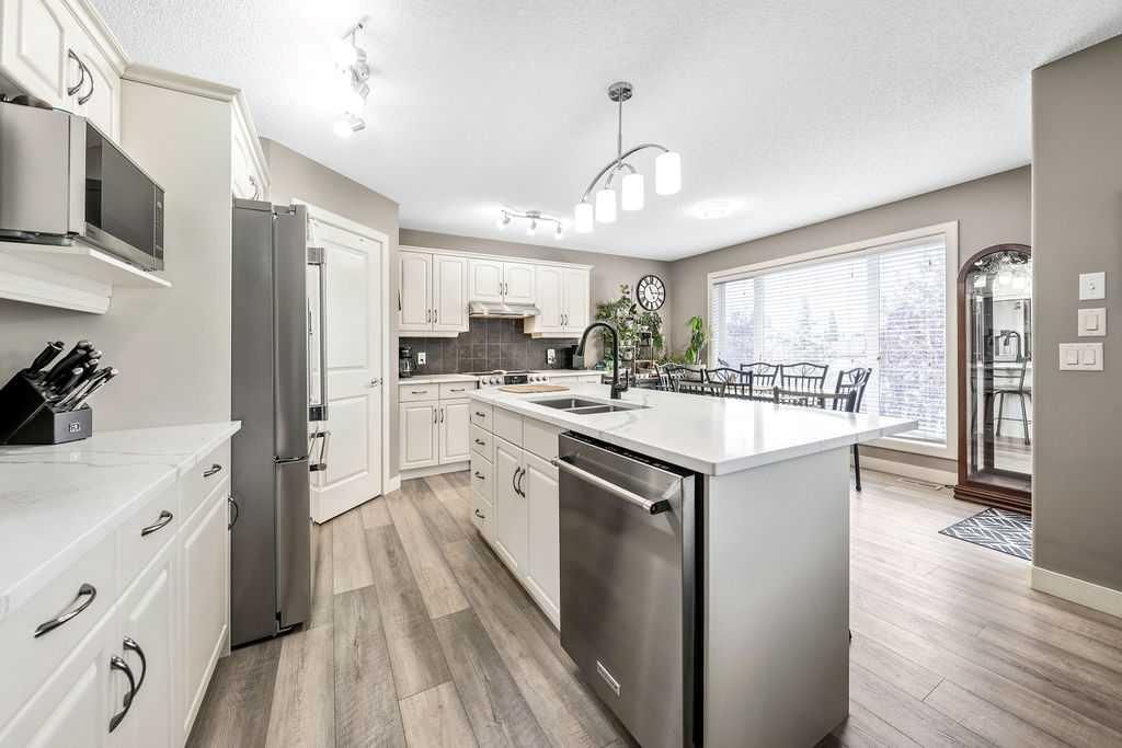 20 Sherwood Rise NW, Calgary — photo 4 of 41