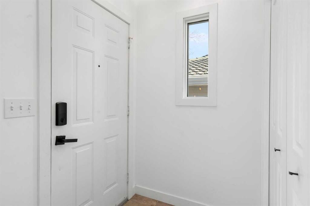 2213 31 Avenue SW, Calgary — photo 4 of 49