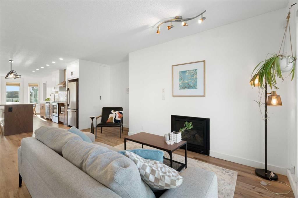 2213 31 Avenue SW, Calgary — photo 5 of 49