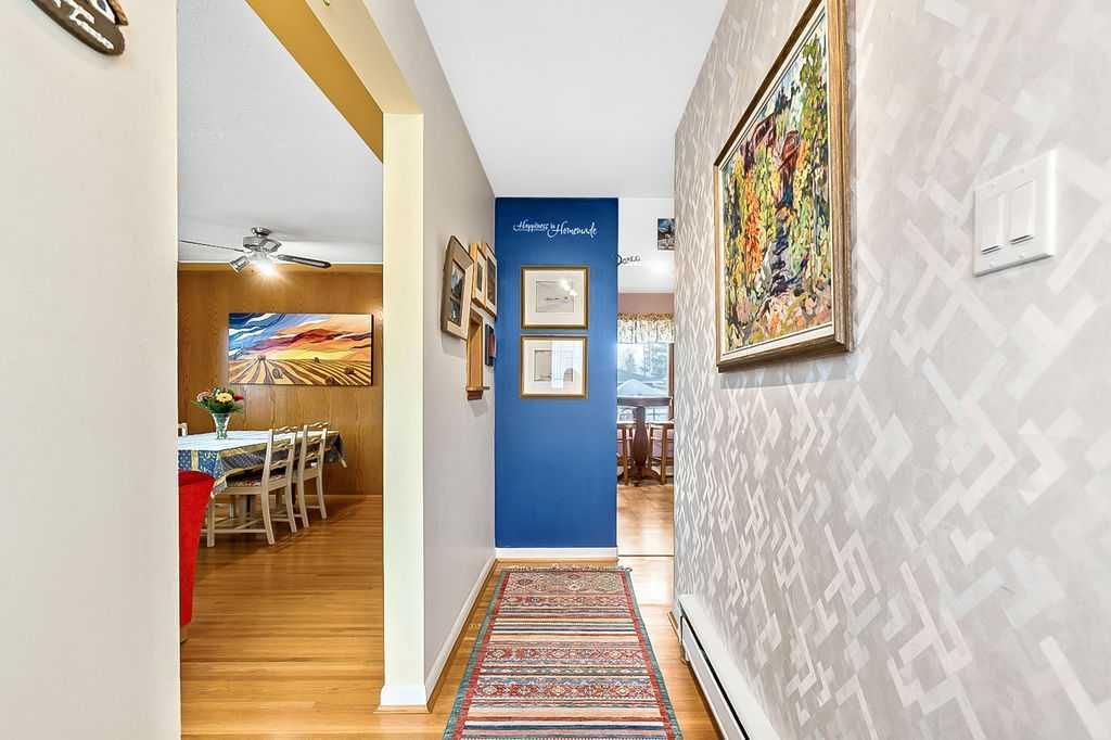 623 75 Avenue SW, Calgary — photo 3 of 43