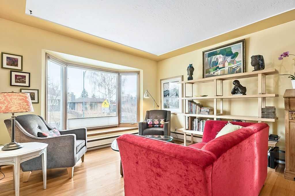 623 75 Avenue SW, Calgary — photo 4 of 43