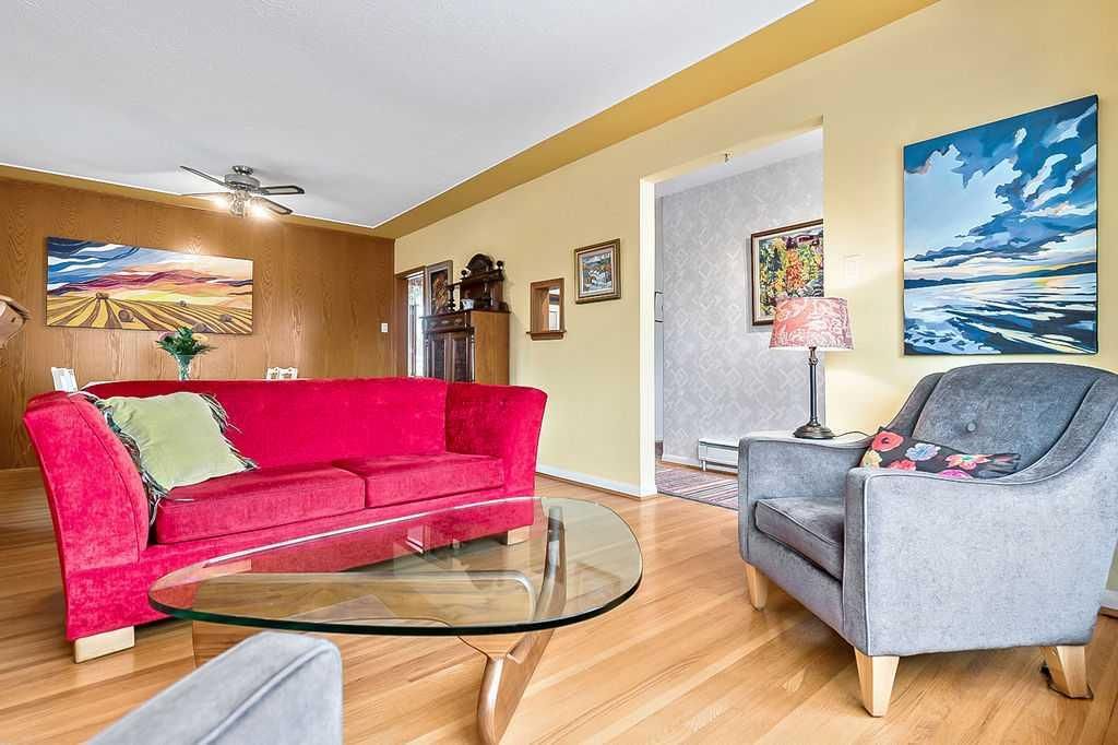 623 75 Avenue SW, Calgary — photo 5 of 43
