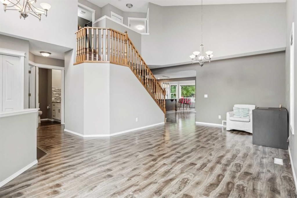 132 Citadel Meadow Bay NW, Calgary — photo 3 of 38