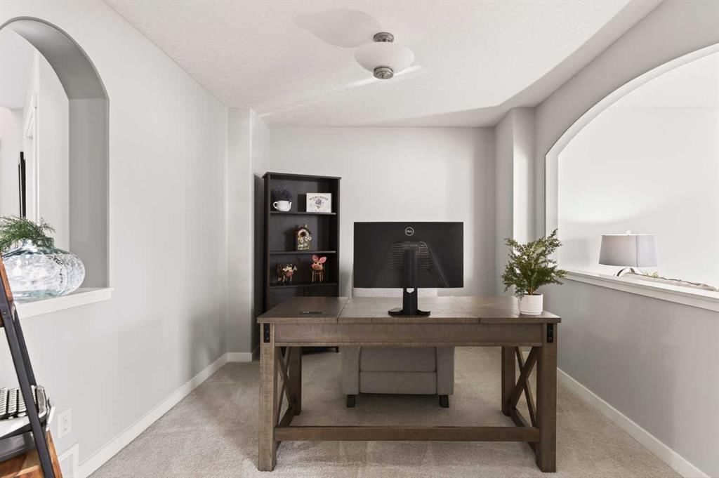 4 Cougarstone Square SW, Calgary — photo 5 of 50