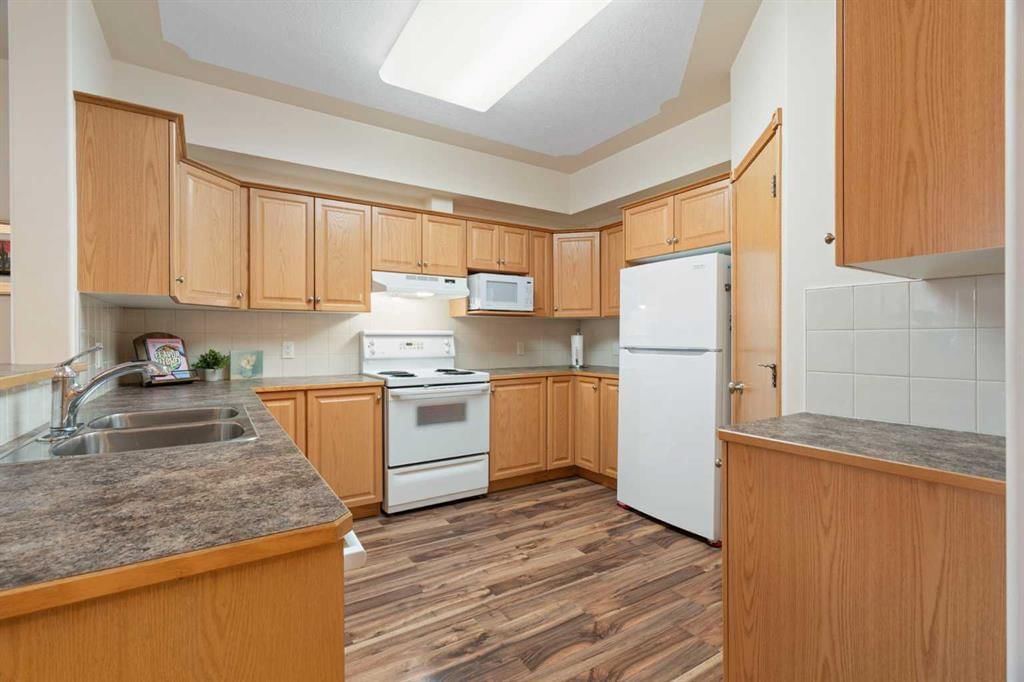 2155, 151 Country Village Road NE, Calgary — photo 5 of 50