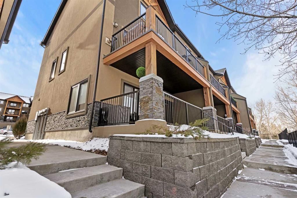 403 Valley Ridge Manor NW, Calgary — photo 2 of 45