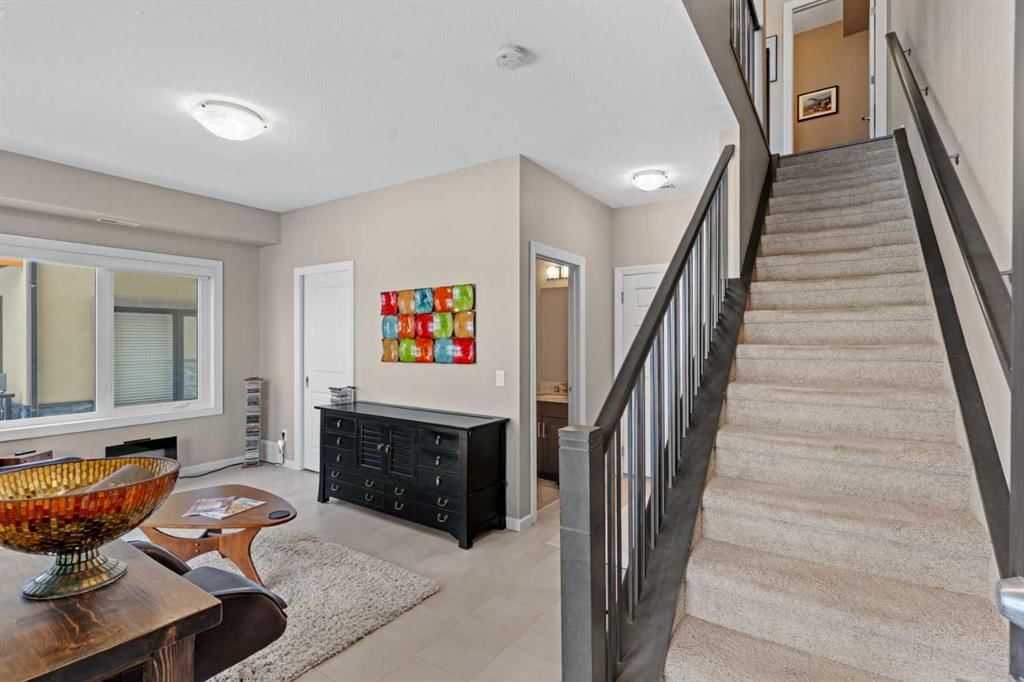 403 Valley Ridge Manor NW, Calgary — photo 5 of 45