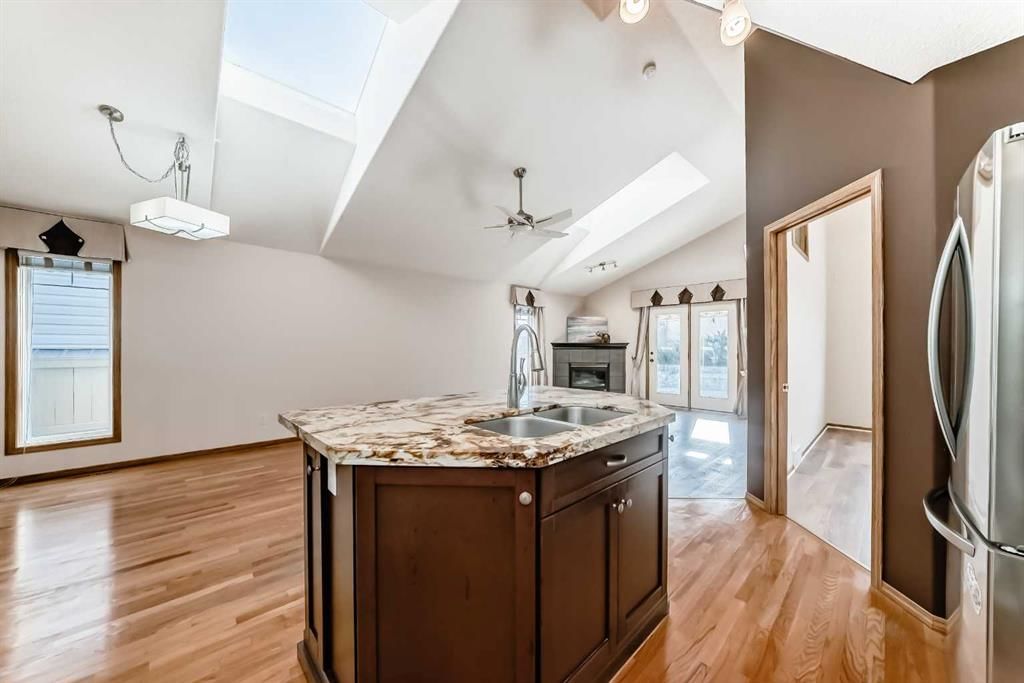 110 Somerglen Road SW, Calgary — photo 4 of 42