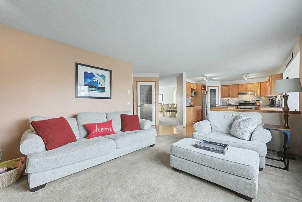105 Citadel Crest Park NW, Calgary — photo 5 of 49