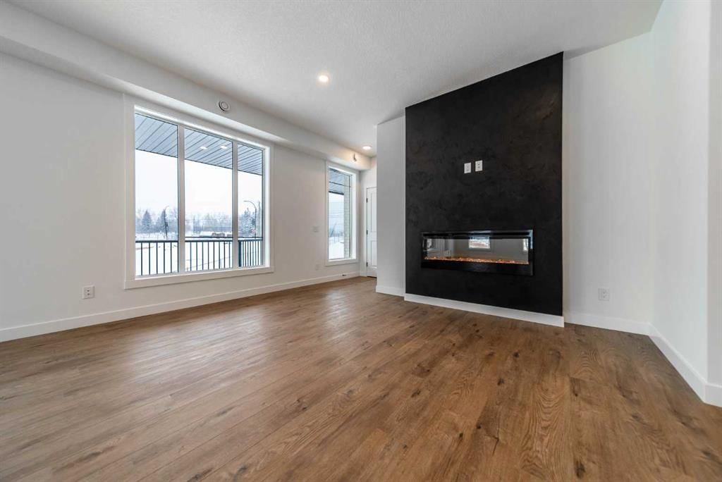 607 Sovereign Common SW, Calgary — photo 4 of 23