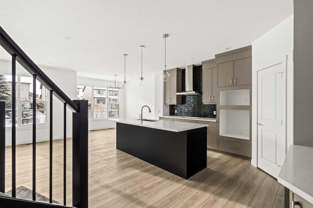 71 Silver Spruce Grove SW, Calgary — photo 2 of 39