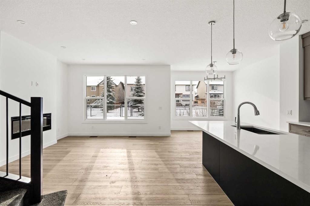 71 Silver Spruce Grove SW, Calgary — photo 3 of 39