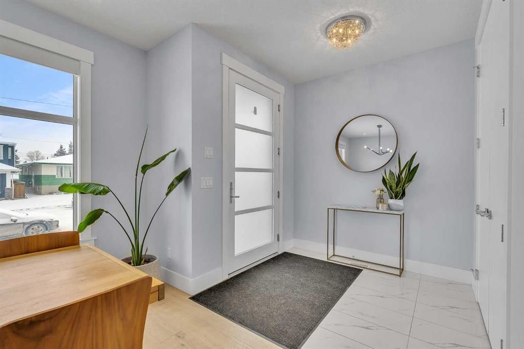 1613 40 Street SW, Calgary — photo 3 of 47