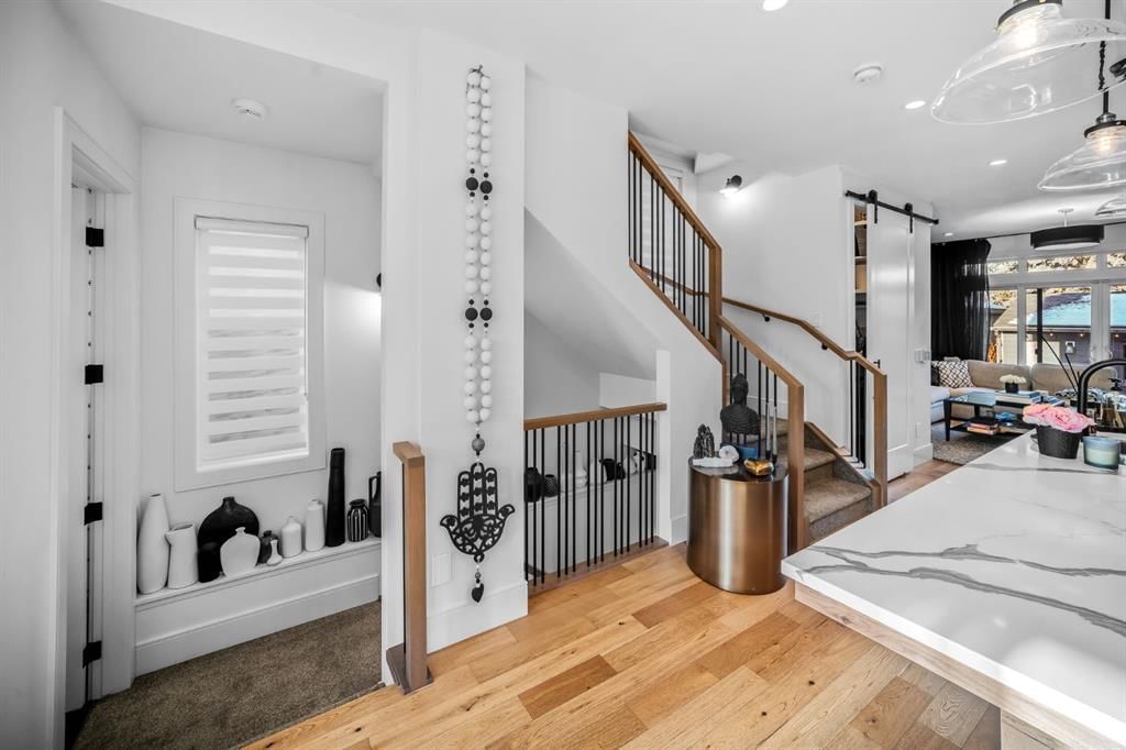 1910 48 Avenue SW, Calgary — photo 5 of 39