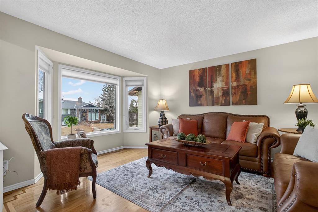 68 Bermondsey Rise NW, Calgary — photo 2 of 47