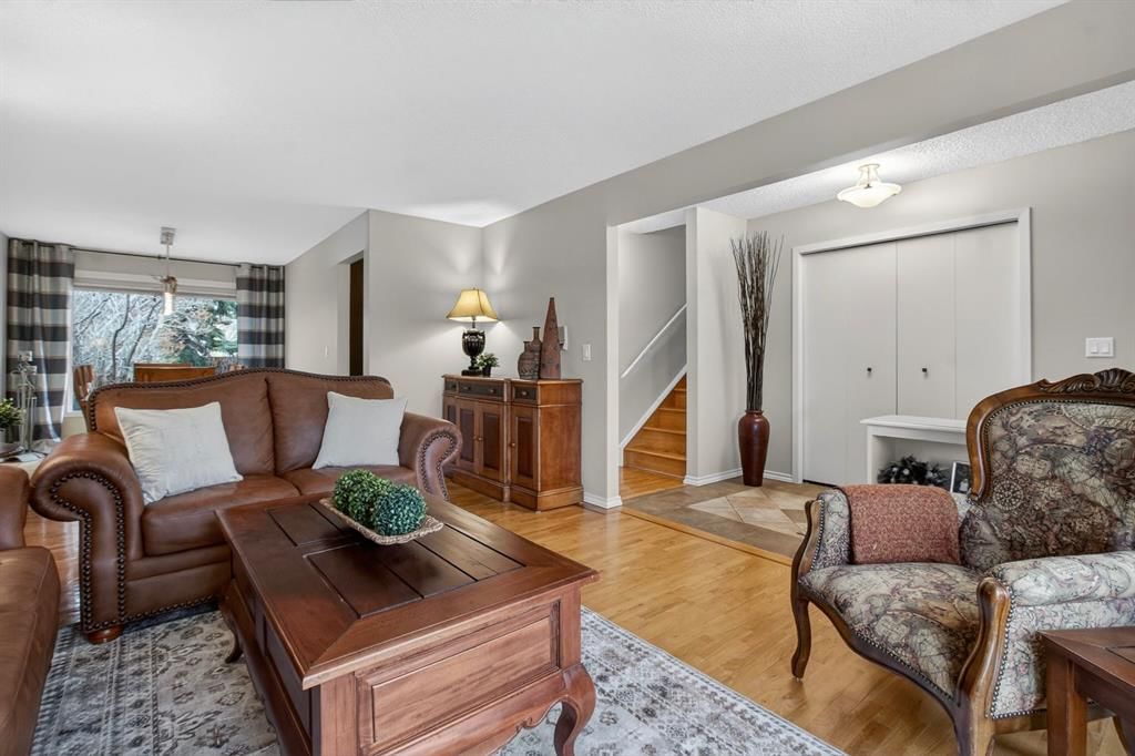 68 Bermondsey Rise NW, Calgary — photo 3 of 47