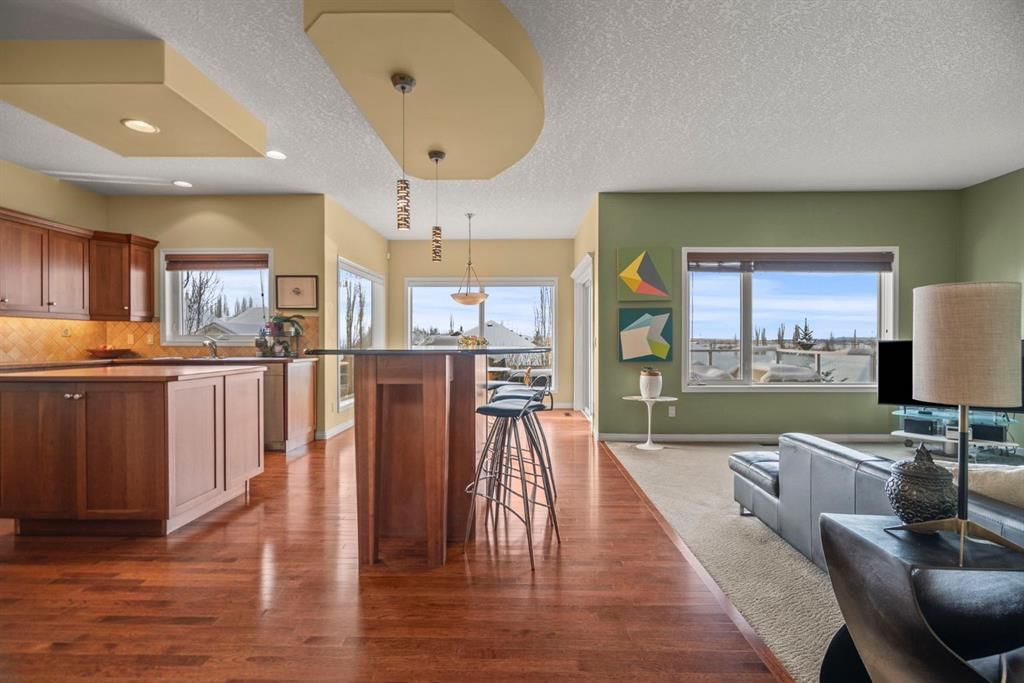 153 Crestridge Way SW, Calgary — photo 4 of 50