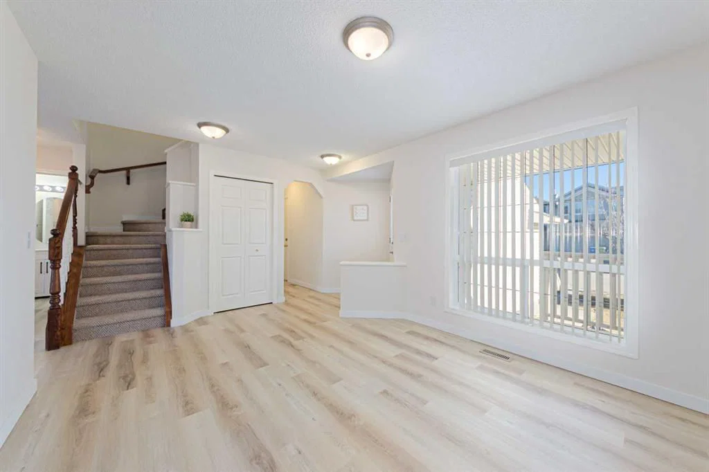 320 Citadel Meadow Bay NW, Calgary — photo 3 of 36