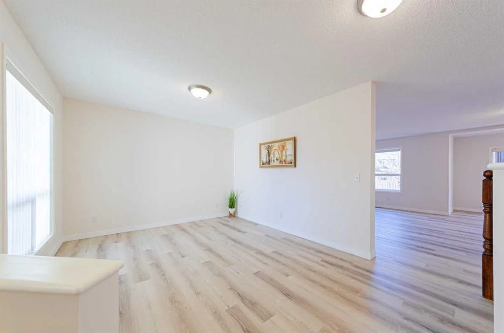 320 Citadel Meadow Bay NW, Calgary — photo 5 of 36