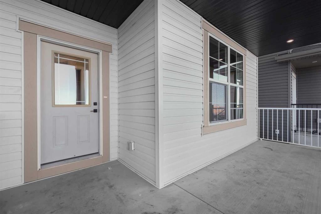 423 Hotchkiss Manor, Calgary — photo 2 of 50