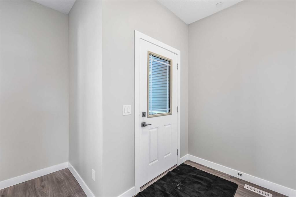 423 Hotchkiss Manor, Calgary — photo 4 of 50