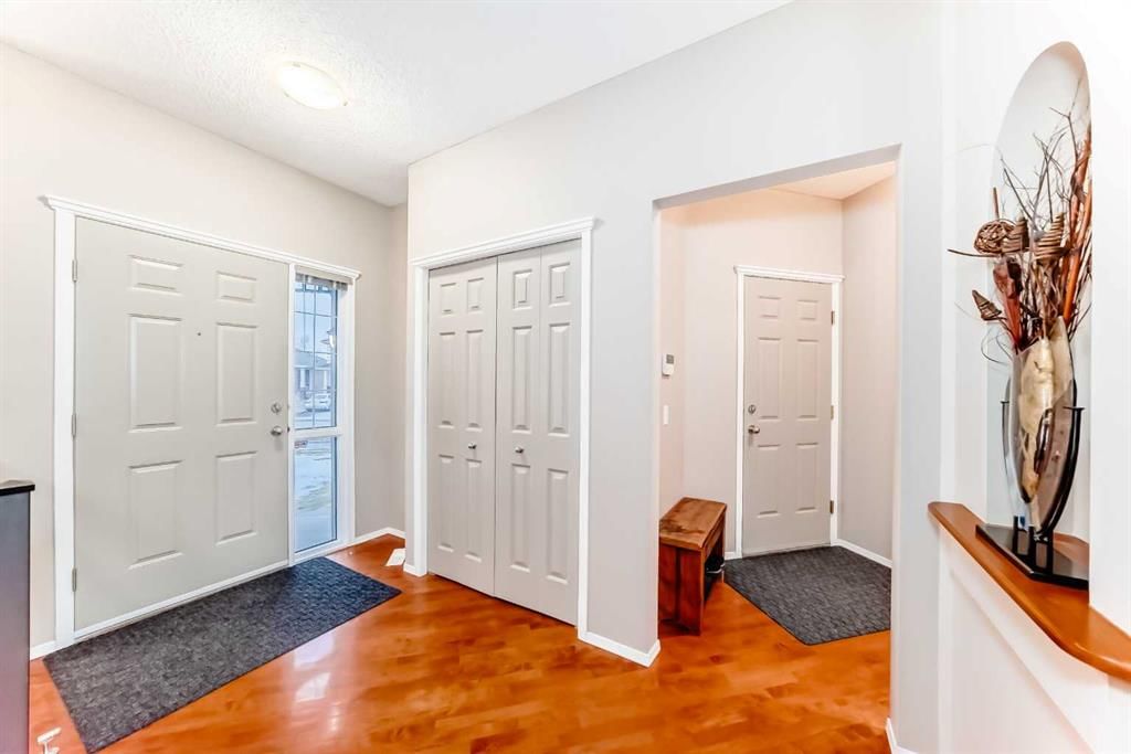 11931 Valley Ridge Drive NW, Calgary — photo 5 of 36